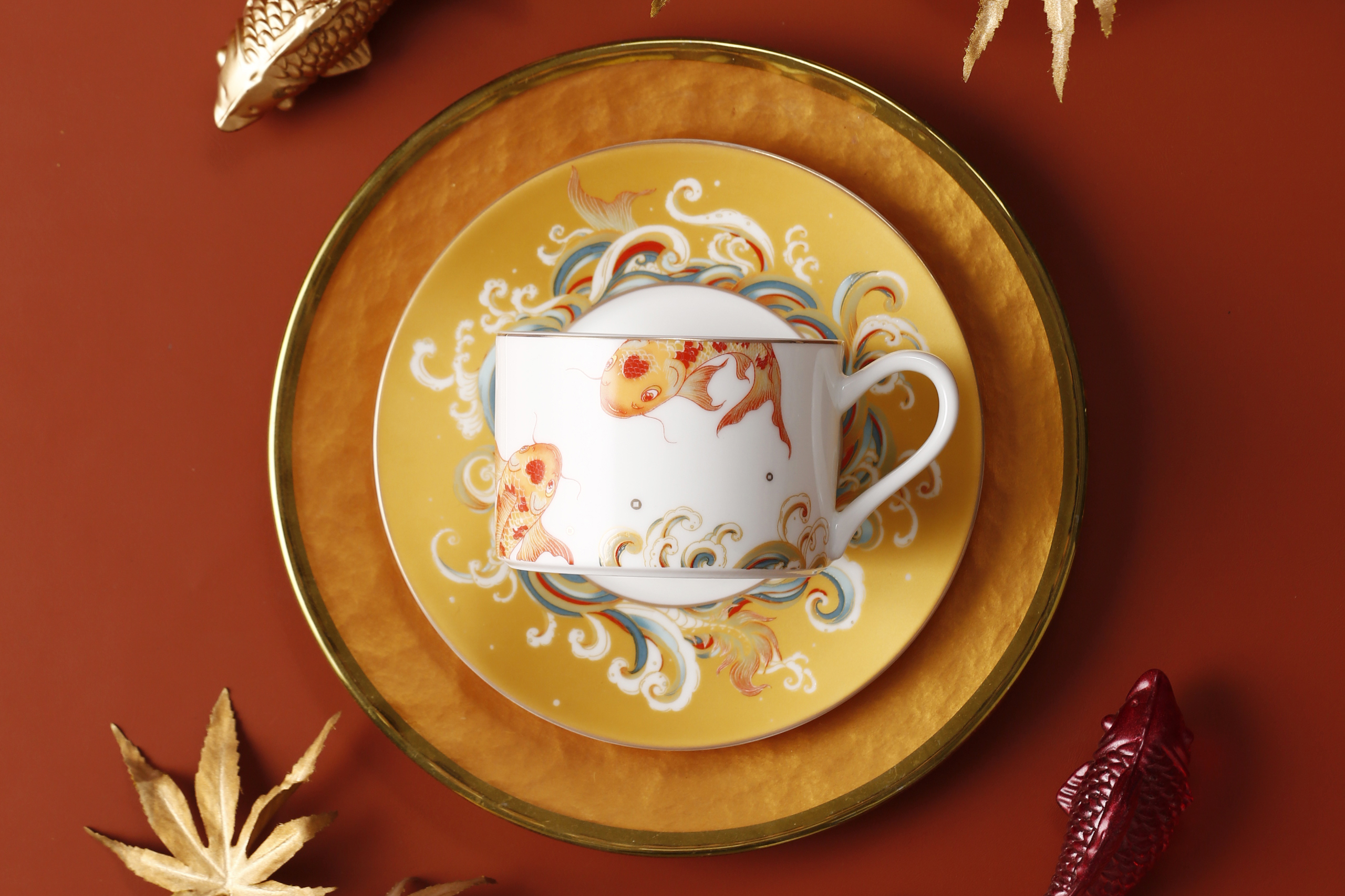 致新年 | 祝你举杯有锦鲤，福运常相伴