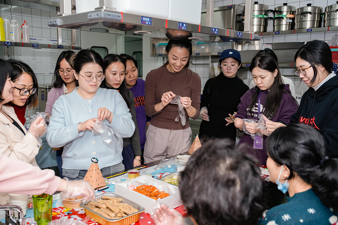 当生日会遇上圣诞节，泰唐人共赴一场温暖奇遇